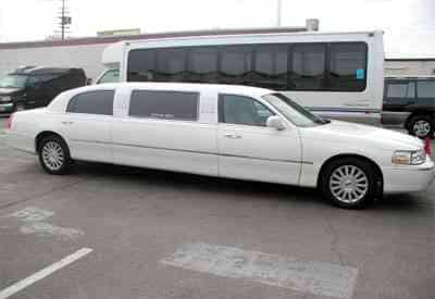 Lincoln Town Car Stretched Limousine