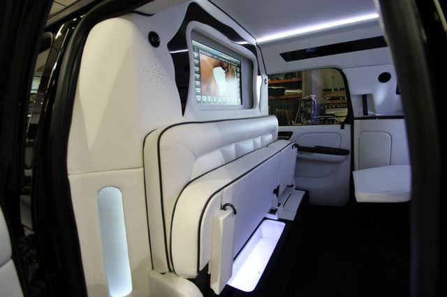 Asanti CEO Mobile Office Limousine - Interior Photo #1