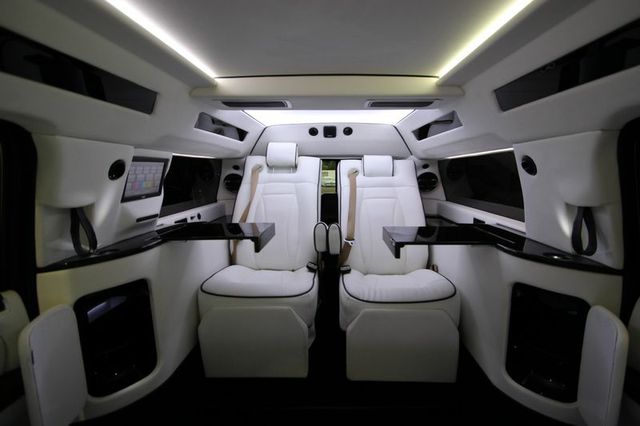 Asanti CEO Mobile Office Limousine - Interior Photo #2