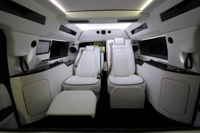 Asanti CEO Mobile Office Limousine - Interior Photo #3