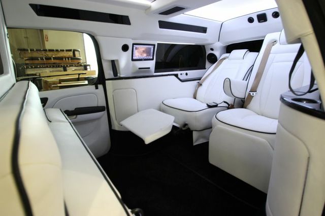 Asanti CEO Mobile Office Limousine - Interior Photo #4