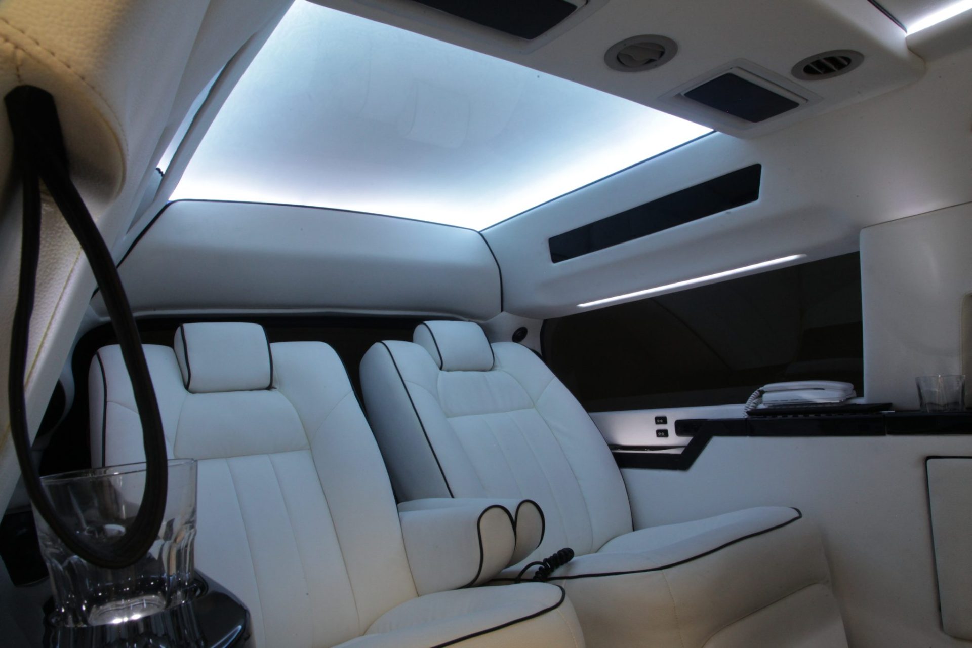 Asanti CEO Mobile Office Limousine - Interior Photo #6