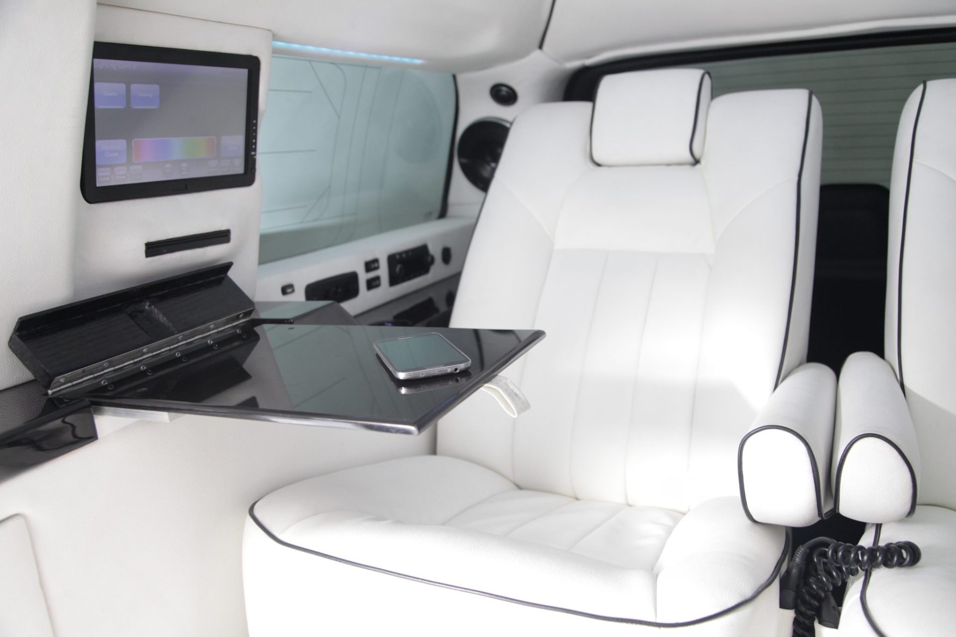 Asanti CEO Mobile Office Limousine - Interior Photo #8