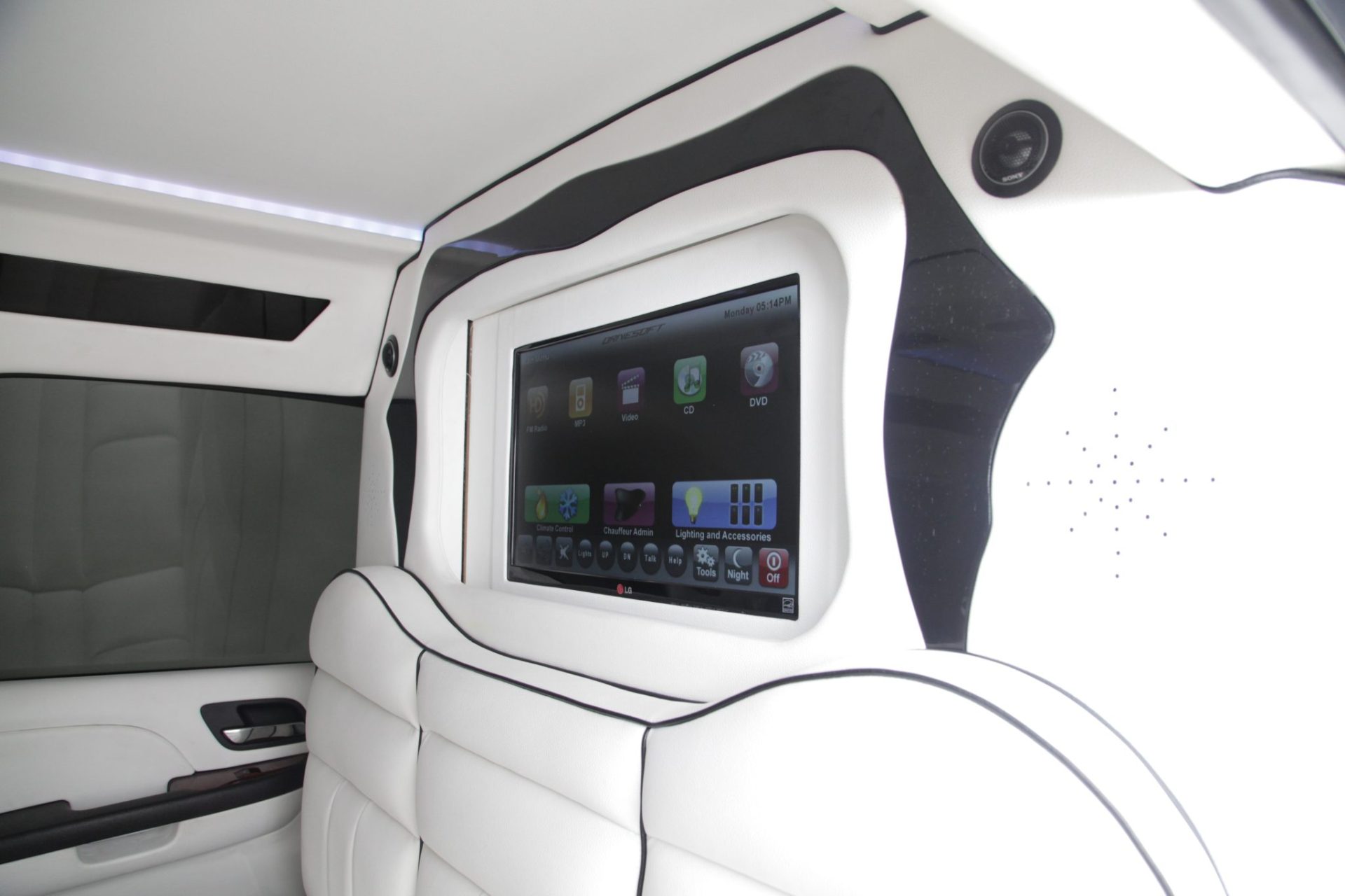 Asanti CEO Mobile Office Limousine - Interior Photo #18