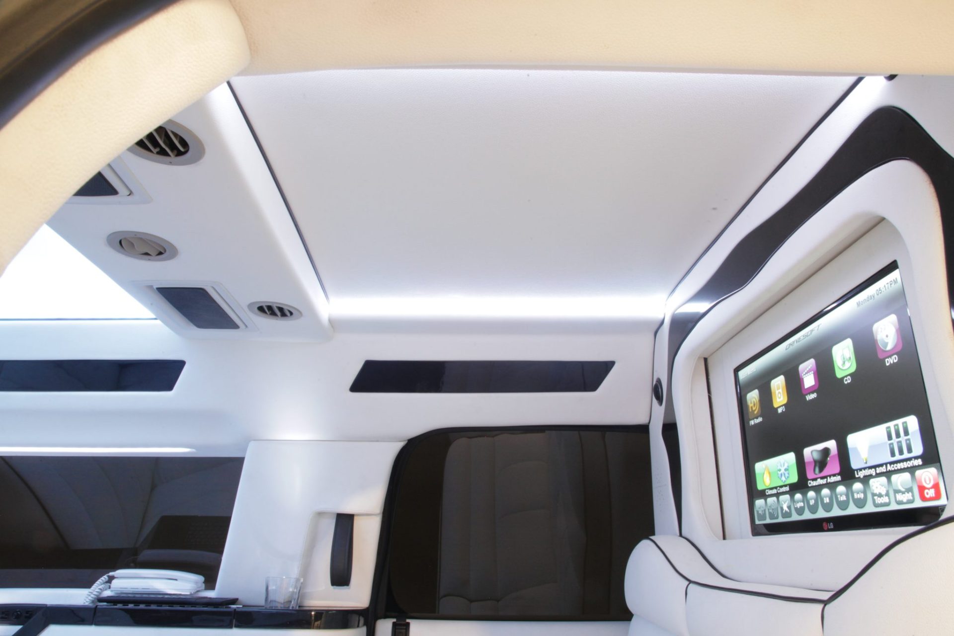 Asanti CEO Mobile Office Limousine - Interior Photo #19