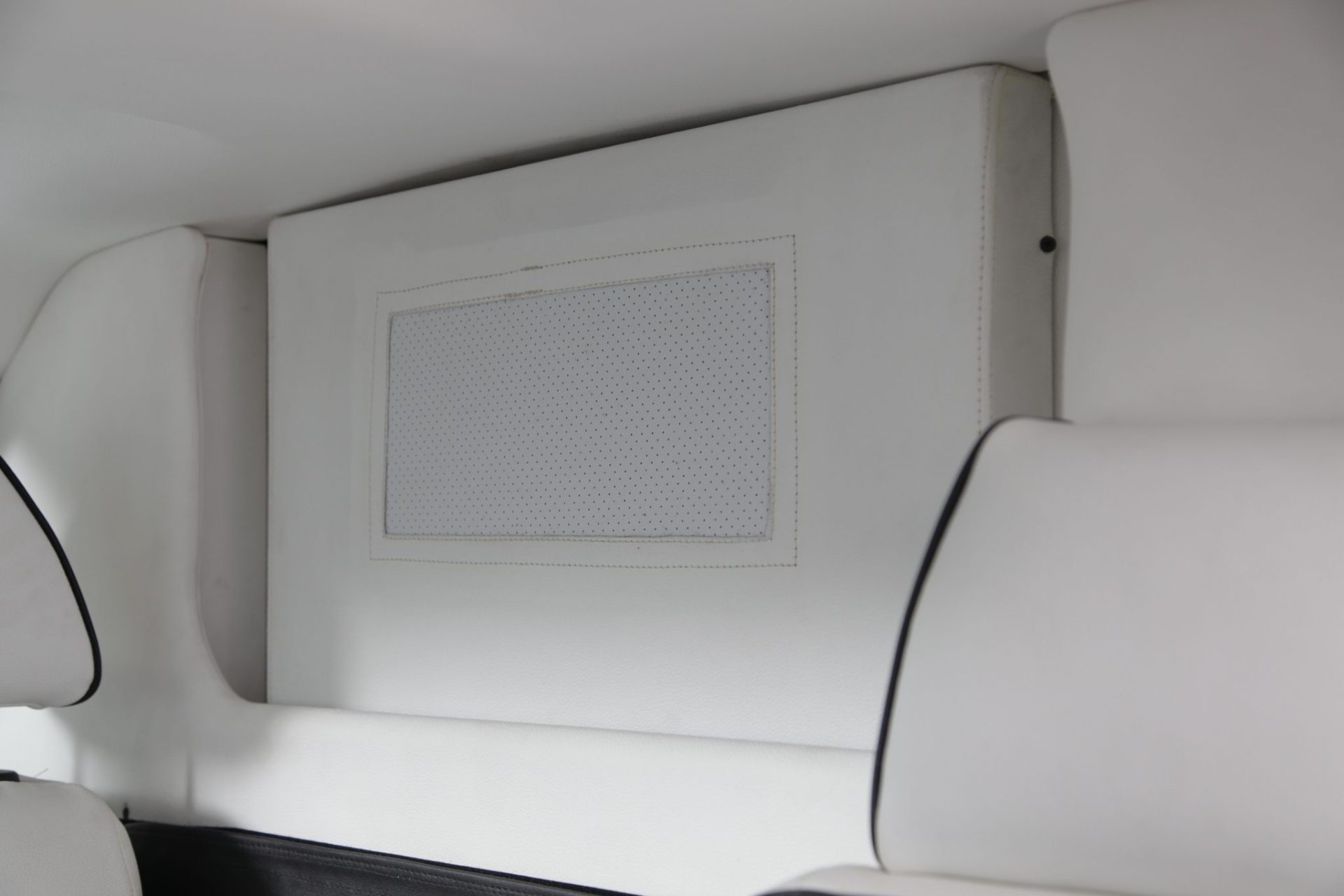 Asanti CEO Mobile Office Limousine - Interior Photo #21
