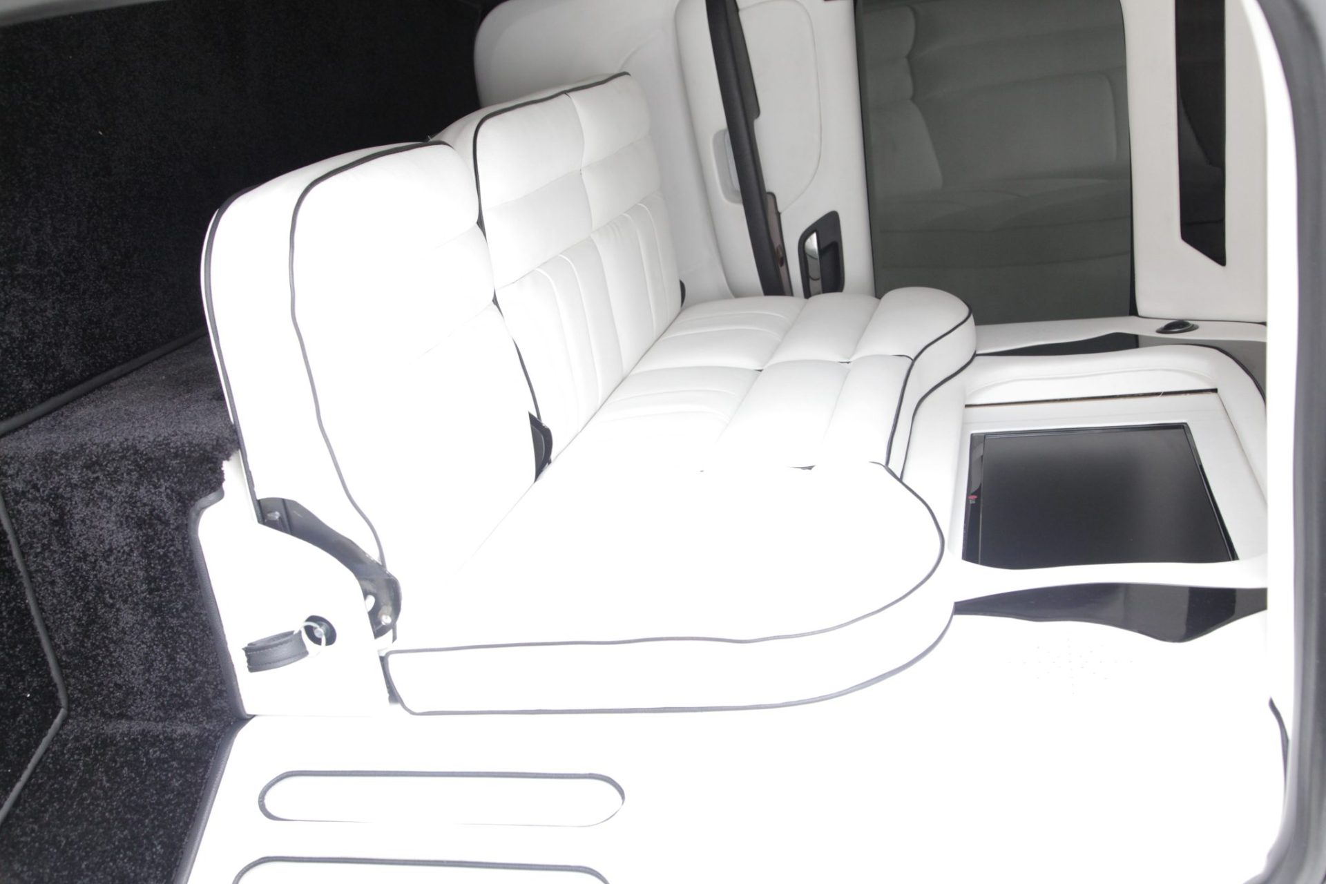 Asanti CEO Mobile Office Limousine - Interior Photo #25