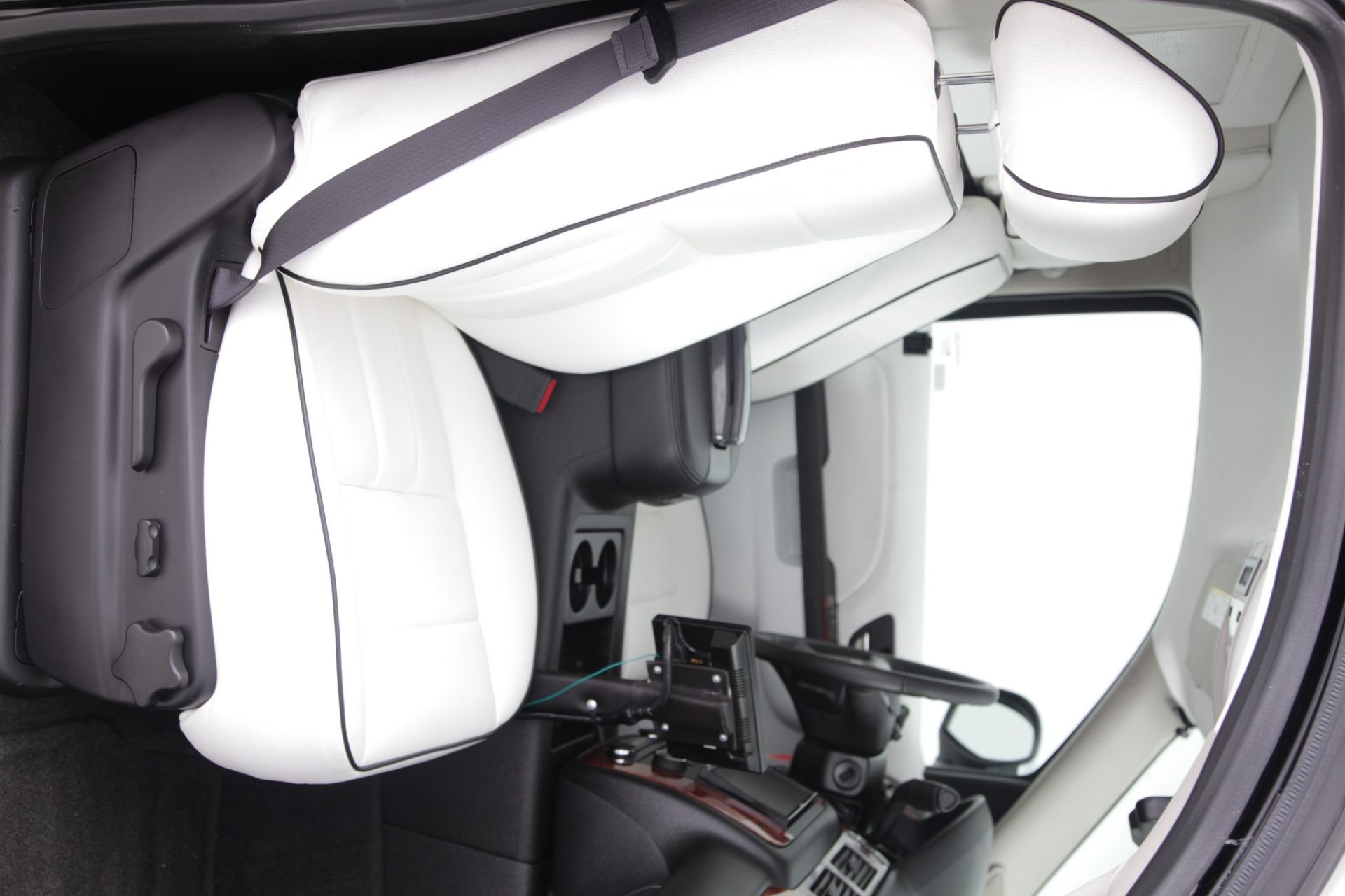 Asanti CEO Mobile Office Limousine - Interior Photo #28