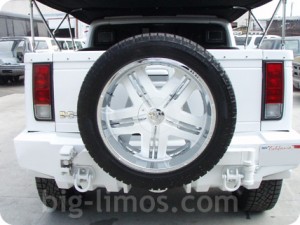 white-hummer-sut-back1